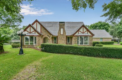 300 Oak Dr, Friendswood, TX 77546 - photo 3