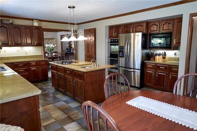 Large Eat in Kitchen