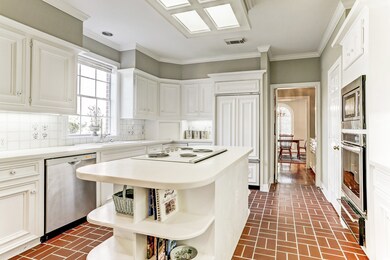 11827 Village Park Cir, Houston, TX 77024 - photo 4