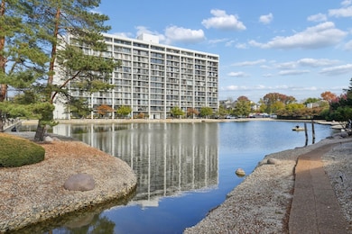 2005 S Finley Rd unit 1202, Lombard, IL 60148 - photo 2