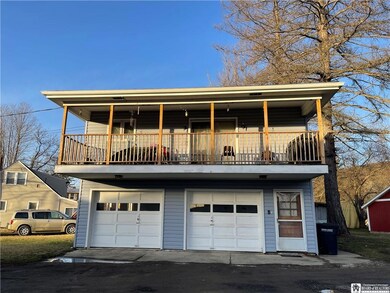 2 bay garage with 2 bedroom apartment