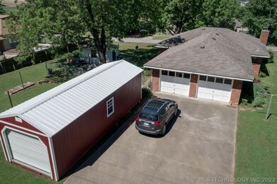 305 S Vine Ave, Cleveland, OK 74020 - photo 3