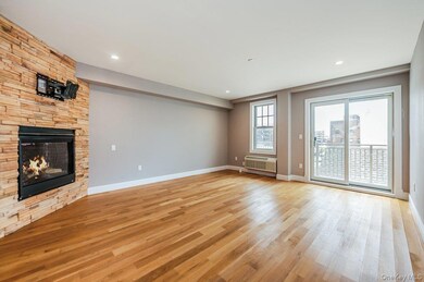 661 W Broadway unit 503, Long Beach, NY 11561 - photo 3