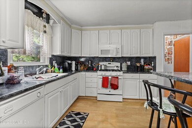 16 Hoover Rd Riverside CT-print-010-023-