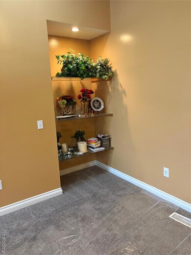 1167 Creekside Ct unit 28, Burton, MI 48509 - photo 4
