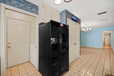 319 319 Amberwood Cir, Tyler, TX 75701 - photo 7