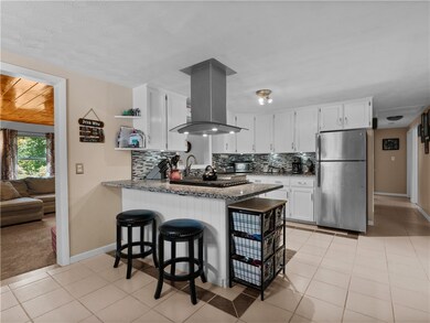 211 Getchell Ave, Woonsocket, RI 02895 - photo 4