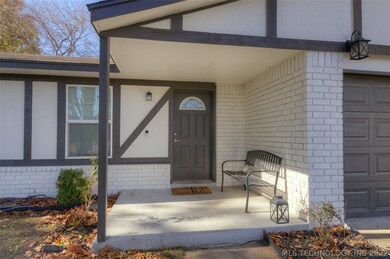 13702 S Hickory Pl - Front Porch