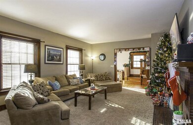 1016 E Locust St, Davenport, IA 52803 - photo 4