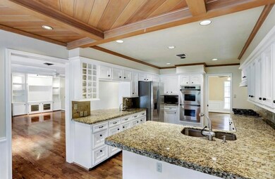 301 Rainier Dr, Houston, TX 77024 - photo 7