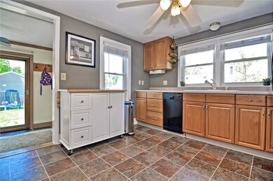 15 Welden St, Pawtucket, RI 02861 - photo 7