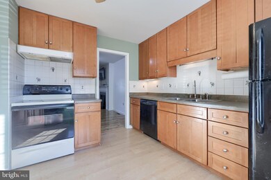 953 E Maple St, Palmyra, PA 17078 - photo 5