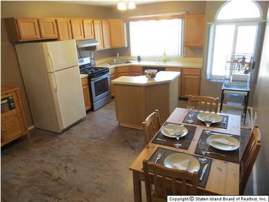 18 Simmons Ln, Staten Island, NY 10314 - photo 7