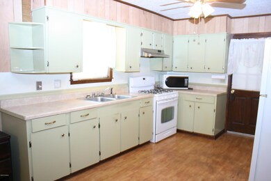 731 N Severin 005