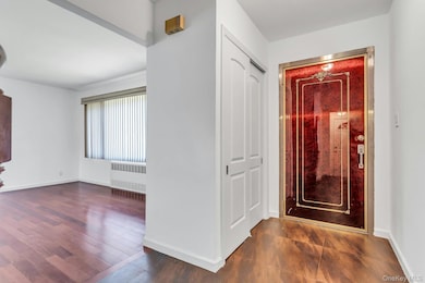 64-04 Utopia Pkwy, Flushing, NY 11365 - photo 4