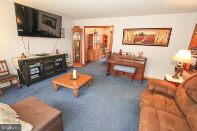 107 Nickel Dr, Bechtelsville, PA 19505 - photo 2