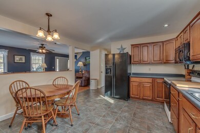 913 Pine St, Contoocook, NH 03229 - photo 3