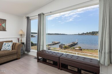 3749NE12th-03