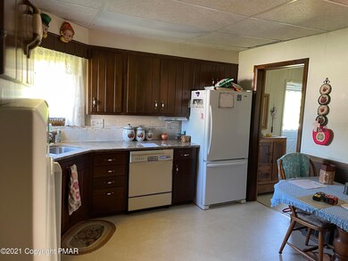 863 Kunkletown Rd, Saylorsburg, PA 18353 - photo 6