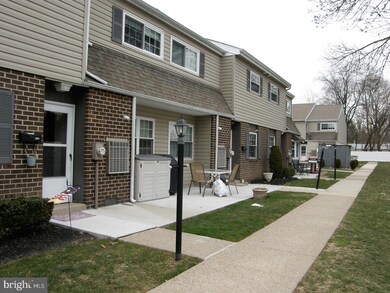 325 S Warminster Rd unit D10, Hatboro, PA 19040 - photo 2
