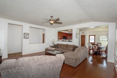 2807 Waterside Trail, Pearland, TX 77584 - photo 6