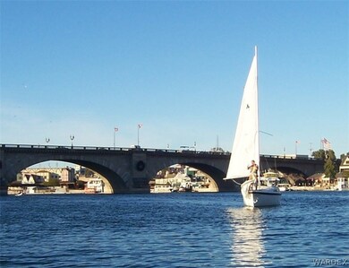 45-minutes to Lake Havasu City. Shopping, dining,