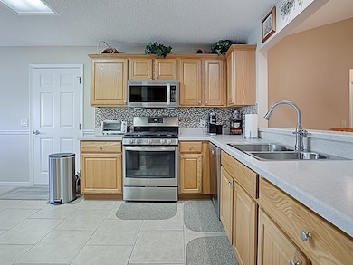 7361 SE 173rd Arlington Loop, The Villages, FL 32162 - photo 5