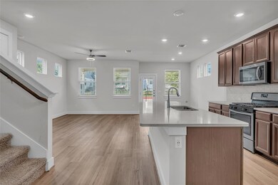 Kitchen with appliances with stainless steel fini