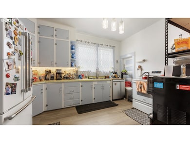 625 S 9th St, Coos Bay, OR 97420 - photo 7