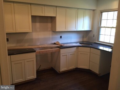 198 W Wayne Ave unit 4A, Wayne, PA 19087 - photo 2