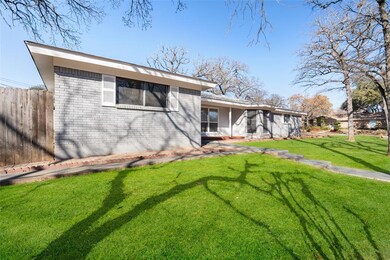 1005 Scott Dr, Hurst, TX 76053 - photo 3