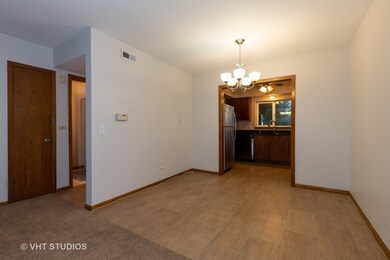 3N550 Crown Rd unit 12, Elmhurst, IL 60126 - photo 2