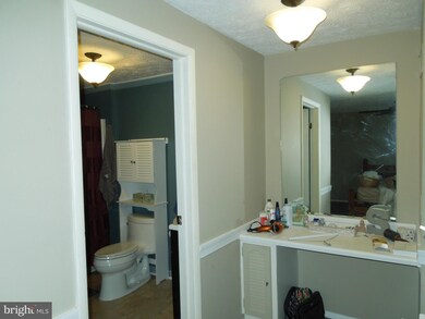10604 Delfield Ct, Laurel, MD 20723 - photo 6