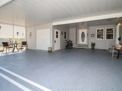 37627 New Horizons Blvd, Zephyrhills, FL 33541 - photo 2