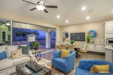 207_model picture_showing great room_wal