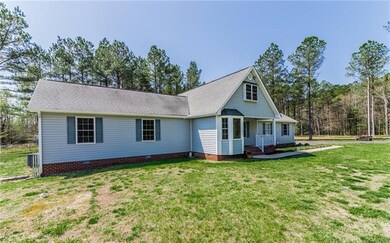 30-yr shingles, vinyl sided, sidewalk