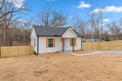 1884 Cumberland Heights Rd, Clarksville, TN 37040 - photo 3