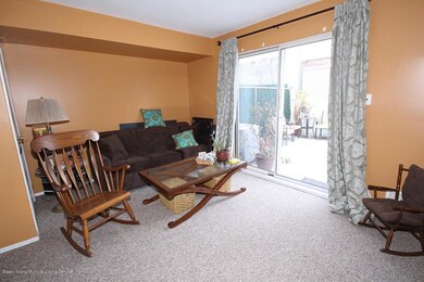 81 Sandywood Ln, Staten Island, NY 10309 - photo 2