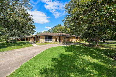Huge 4/3.5 on a huge corner lot in lovely Garden V