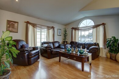 Living Room w/laminate floors thru-out