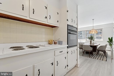 Penn Center House unit 924, Philadelphia, PA 19103 - photo 7