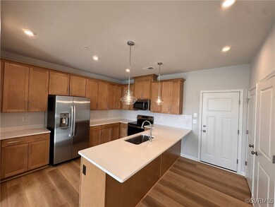 Kitchen with kitchen peninsula, sink, hanging ligh
