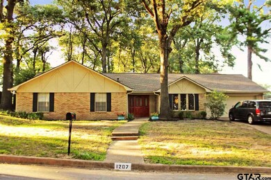 1207 Hampton Ln, Tyler, TX 75701 - photo 2