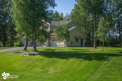 Spacious Front Yard