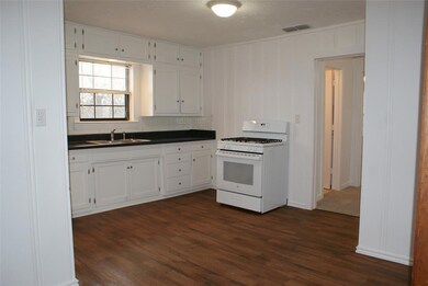 910 W Bridge St, Weatherford, TX 76086 - photo 7