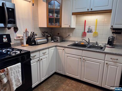 266 Hamilton Rd, Teaneck, NJ 07666 - photo 6