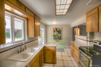 8324 33rd St W, University Place, WA 98466 - photo 5