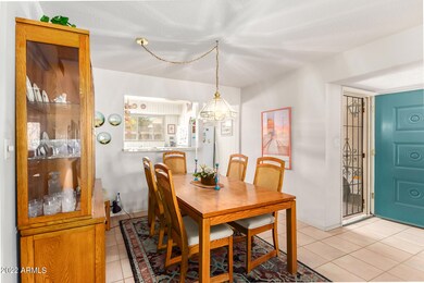 ENTRY & DINING