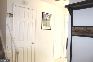 9264 Cardinal Forest Ln unit D, Lorton, VA 22079 - photo 4