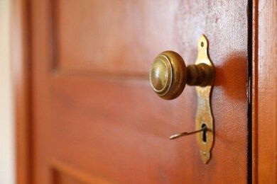 525 N Bath Ave, Waynesboro, VA 22980 - photo 4